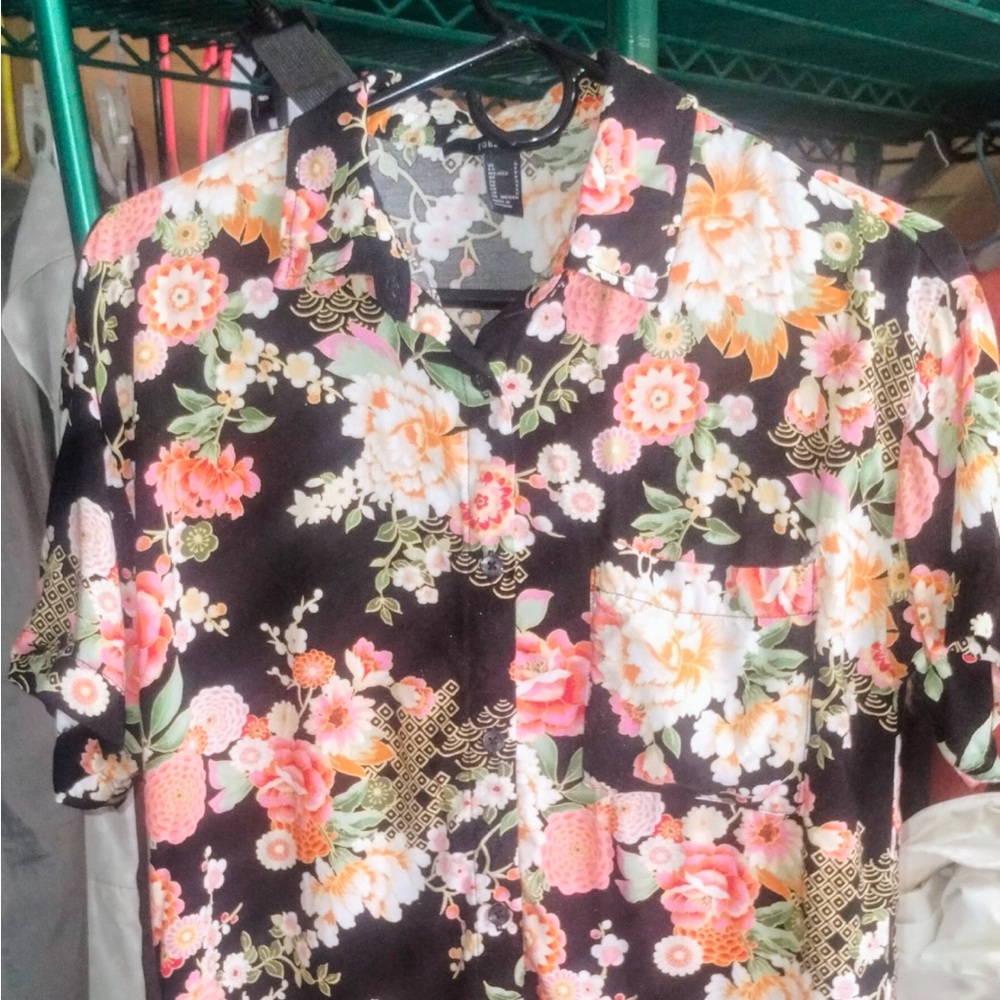 W-S Forever 21 BLACK FLORAL SHIRT